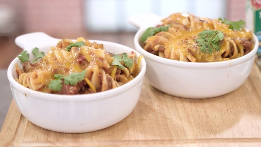 Cacerola de Fusilli con carne y salsa de queso Del Monte