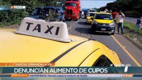 Taxistas en Aguadulce cierran vía por el aumento de cupos