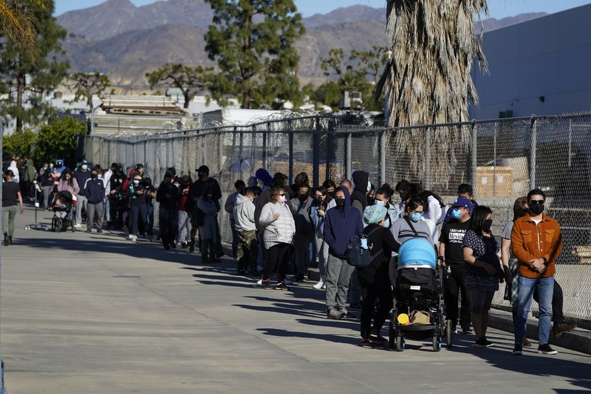 La variante ómicron de rápida propagación ha provocado la ausencia de trabajadores de salud infectados o expuestos al virus.