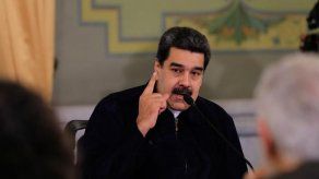 Maduro tilda de dementes sanciones de EE.UU. y dice acorralan a empresarios