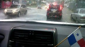 Vías en Punta Pacífica inundadas