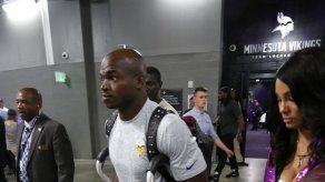 Adrian Peterson será operado de la rodilla derecha