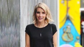 Emma Roberts aprende modales de Jamie Lee Curtis