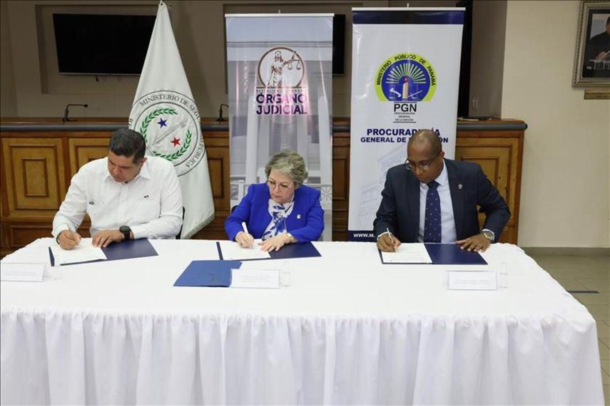 De izq. a der.: Juan Pino