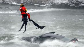 Las cataratas del Niágara suelen atraer tanto a los temerarios que intentan desafiar a la muerte lanzándose a sus aguas en artilugios caseros, como a presuntos suicidas.