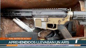 Encuentran armas y municiones en un taxi
