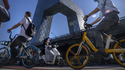 Medidas similares han confinado a millones de personas en sus hogares en la ciudad nororiental de Dalian.