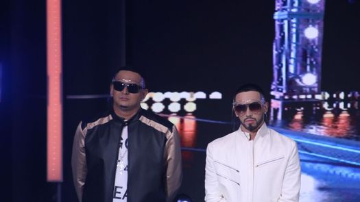 Wisin no quiso dar declaraciones, saliendo del escenario de los sueños totalmente enojado y tirando la mascarilla al suelo
