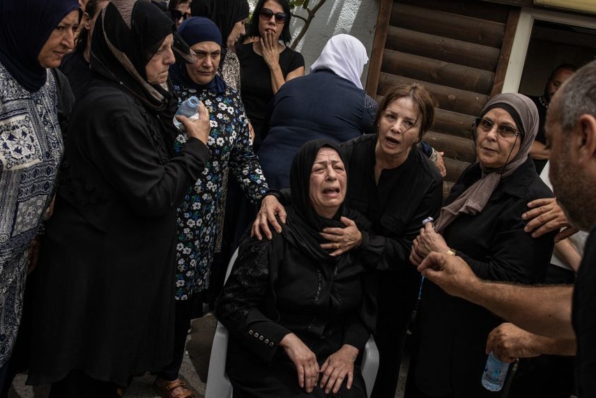 Mujeres lamentan la pérdida de seres queridos en Teherán