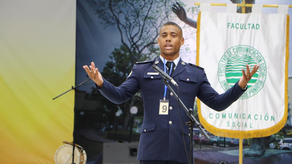 Cadete Mario Newball mientra exponía su locución.