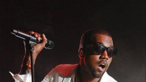 Kanye West inculpado de agredir a fotógrafo en aeropuerto de Los Ángeles