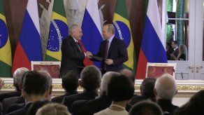 Putin ofrece nuevos proyectos de inversión a un debilitado Temer