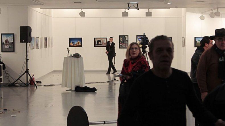Putin dice asesinato embajador en Ankara busca torpedear el arreglo en Siria