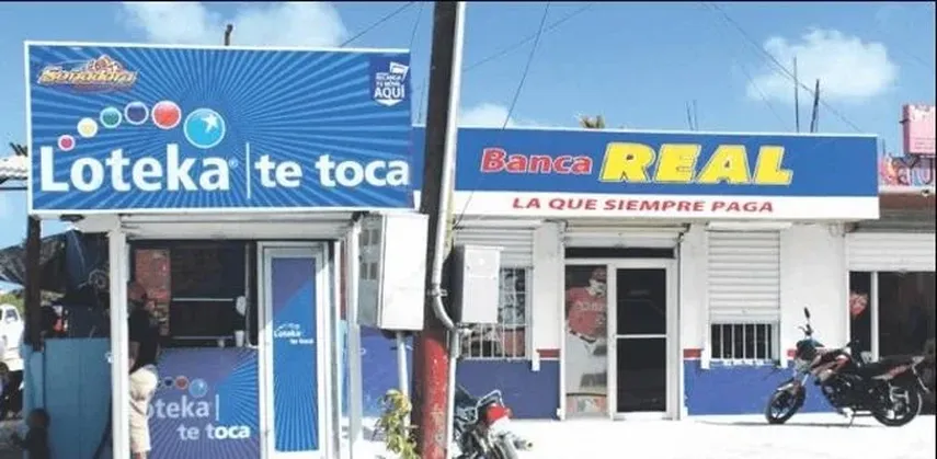 Las bancas, son instalaciones en República Dominicana, donde los apasionados al juego de azar consiguen números para el sorteo diario de la lotería.