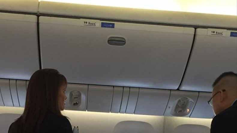 Un pasajero con gorra de Trump demora un vuelo de United