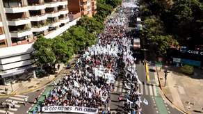 Marchas masivas en Argentina por aniversario del golpe de Estado de 1976.