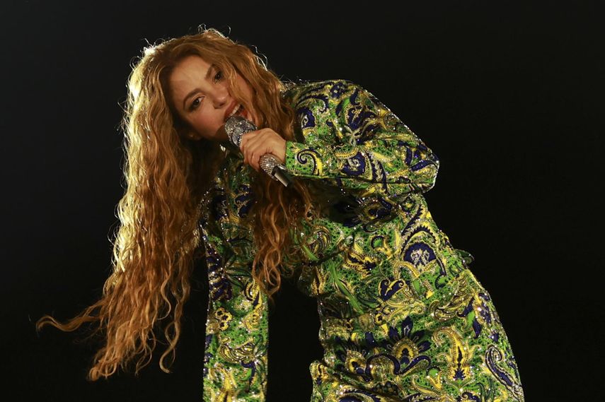 Shakira logra fallo favorable en España por devolución millonaria.
