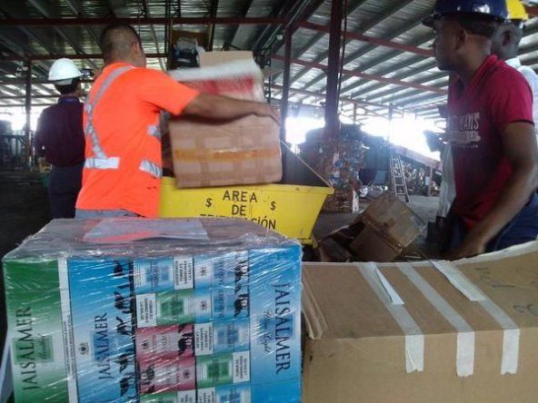 Aduanas trituró más de mil pacas de cigarrillos de contrabando en Colón