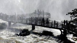 Las cataratas de Iguazú encantan a millones de turistas
