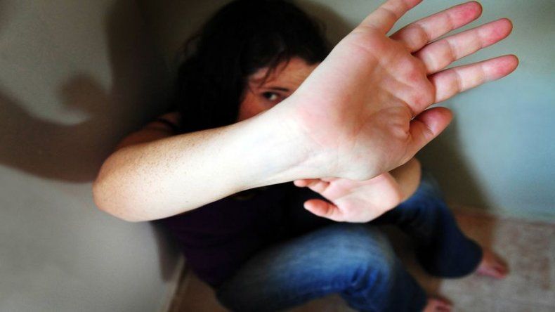 Mujer maltratada en España pide ayuda con una nota en los deberes de su hijo