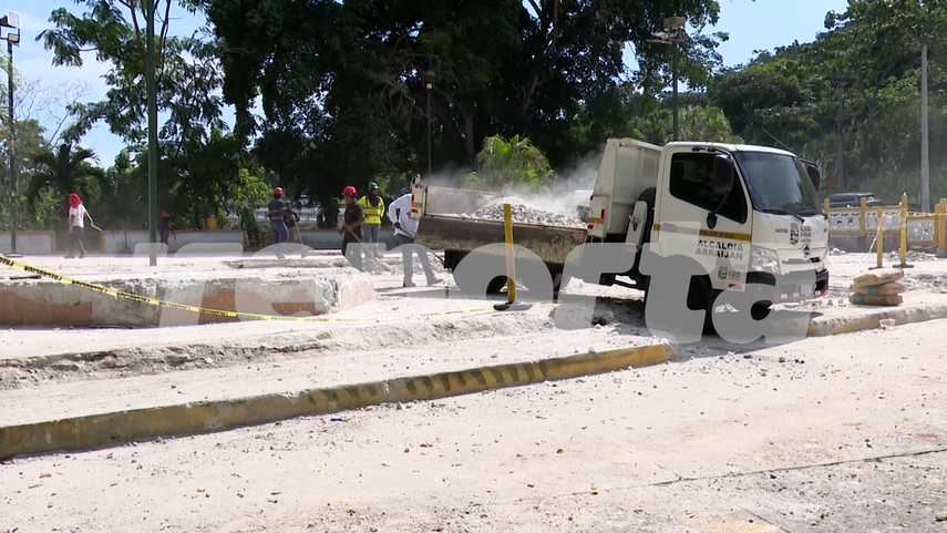 Demolición del monumento chino