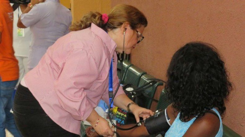 Migrantes irregulares en Terminal de Albrook continúan recibiendo atención de salud