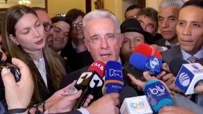 Expresidente de Colombia Uribe comparece ante justicia con espíritu patriótico