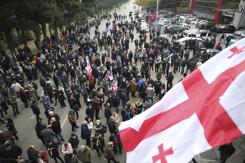 Saakashvili dijo ante la corte que no reconoce la autoridad de la fiscalía y aprovechó la audiencia para denunciar a las autoridades de Georgia.