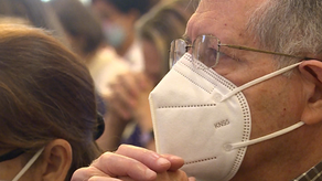En hospitales y transporte publico, las personas el uso de mascarilla es obligatorio