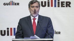 Chile: investigarán a oficialista Guillier por pago de supuestas asesorías falsas