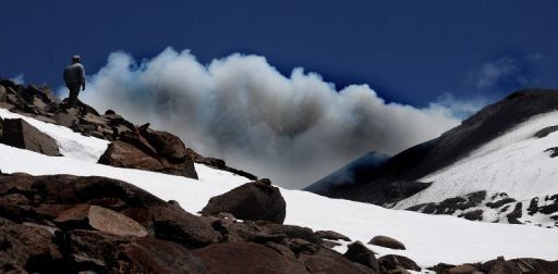 Disminuye erupción de volcán Copahue, en frontera de Chile y Argentina