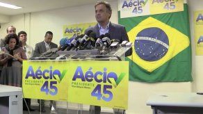 Neves parte con leve ventaja sobre Rousseff según encuestas