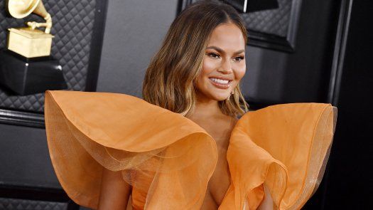 Chrissy Teigen se implica en la polémica sobre la foto sin editar de Khloé Kardashian