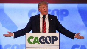 Trump lanza dardos a Clinton y Cruz antes de primarias en Indiana