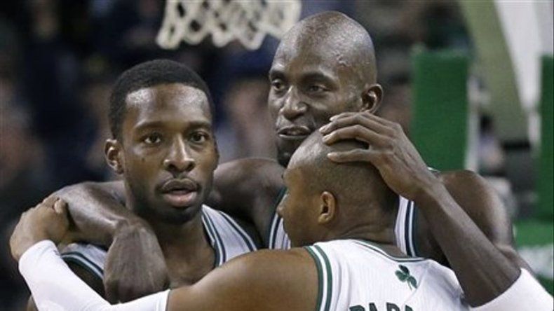 Barbosa desata ofensiva en triunfo de Celtics