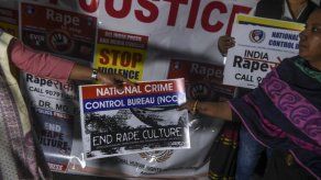 Prenden fuego a una víctima de violación en la India cuando iba a testificar