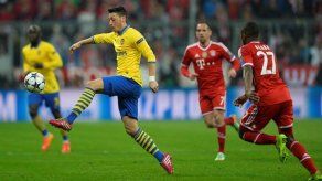 Ozil lesionado seriamente de un muslo