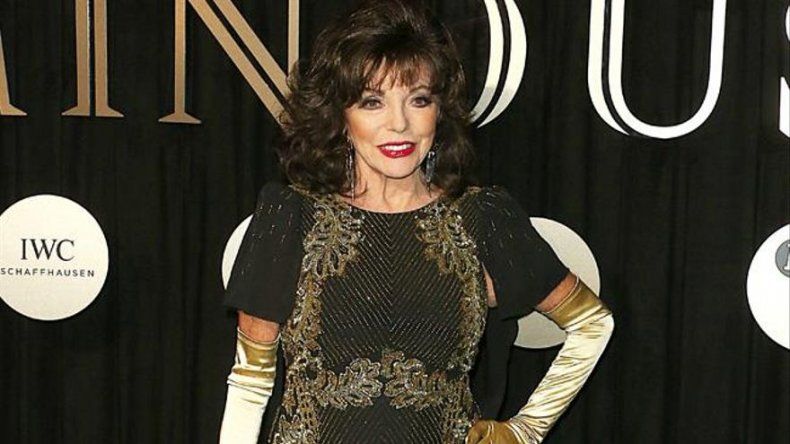 El truco de moda de Isabel II que Joan Collins le ha copiado por salud