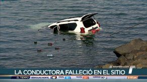 Muere conductora de auto que cayó al mar en la Calzada de Amador