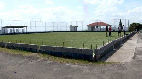 Piden finalizar construcción de cancha en Mateo Iturralde