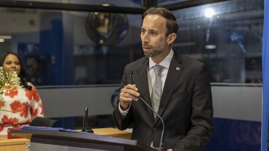 Juan E. Melillo, gerente general de Caja de Ahorros, durante la inauguración de la nueva sucursal de El Dorado.