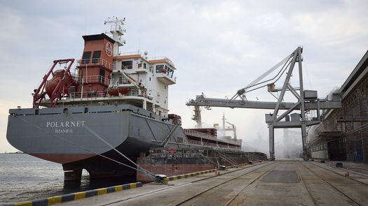 Rusia y Ucrania firmaron acuerdos separados con Turquía y Naciones Unidas que allanaron el camino para que Ucrania, uno de los principales graneros del mundo, exporte 22 millones de toneladas de grano y otros bienes agrícolas.