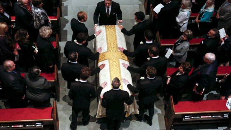 EE.UU. despide a Barbara Bush, la abuela de todos, en un solemne funeral