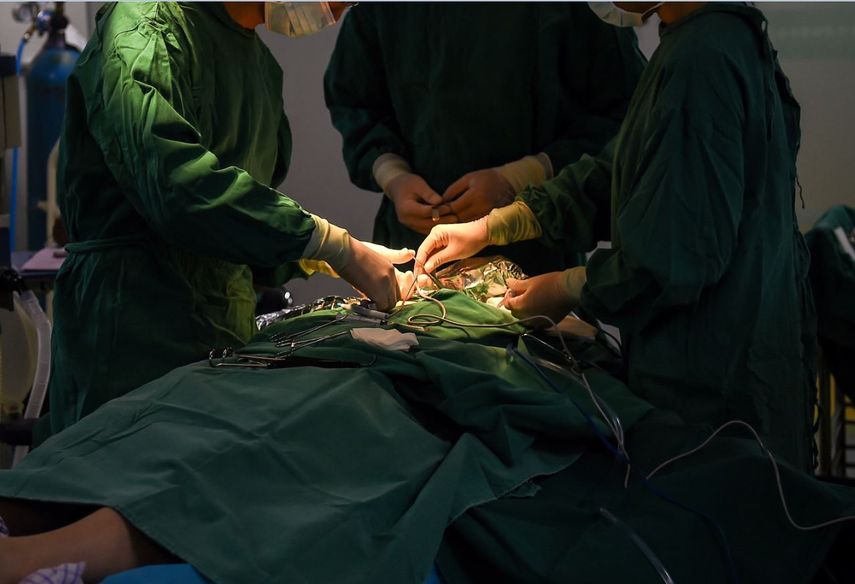 Los galenos reiteran que estos procedimientos solo deben ser realizados por un cirujano plástico idóneo y certificado.