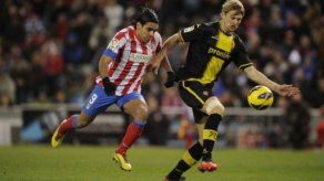 Atlético vence 2-0 al Zaragoza y se afianza en la segunda plaza