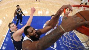 Griego Antetokounmpo sigue en la cresta de la ola