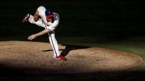 Lee queda a un out de lanzar ruta completa y gana el juego 8-3