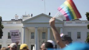 Corte bloquea cambio de política sobre militares transgénero