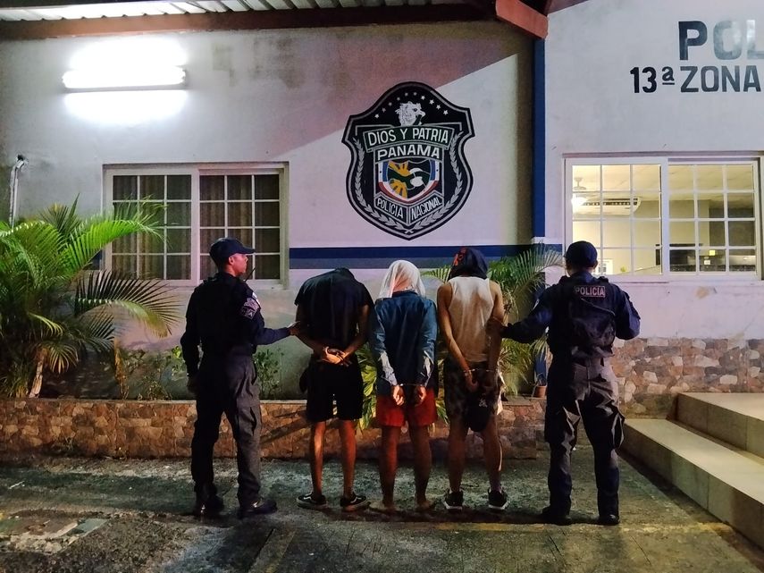 Policía Nacional detiene a tres sujetos por asalto