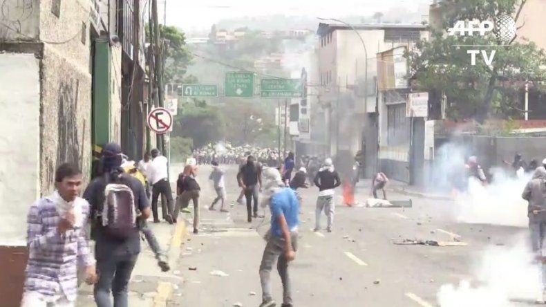 UE condena actos de violencia en Venezuela y llama a una desescalada